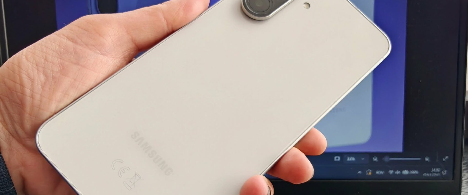 Samsung Simplifică Transferul de Fișiere: „Tap to Share” Vine cu One UI 9 Samsung pregătește o funcție nouă, numită „Tap to Share”, care promite să revoluționeze modul în care utilizatorii de telefoane Galaxy transferă fișiere