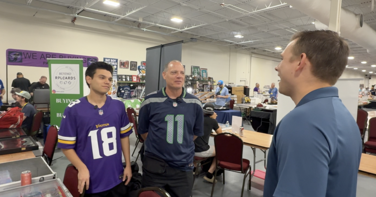 Pasiune pentru cartonașe sportive, o lecție de familie în timpul vacanței de primăvară TAMPA, Florida – În timp ce mulți tineri petrec vacanța de primăvară pe plajă sau în parcuri tematice, unele familii din Tampa, Florida, au ales o activitate mai puțin obișnuită: expoziția de cartonașe sportive