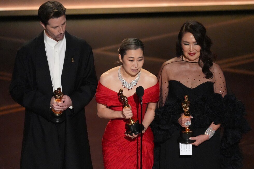 „Vânătorii de Demoni KPop” și „Frankenstein”, printre primii premiați la Oscar LOS ANGELES – Ceremonia celei de-a 98-a ediții a premiilor Oscar a debutat cu surprize, dar și cu confirmarea unor așteptări