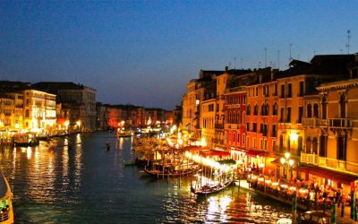 UE amenință cu sancțiuni Bienala de la Veneția din cauza Rusiei Uniunea Europeană ia în considerare impunerea de sancțiuni dacă Bienala de la Veneția nu își schimbă decizia de a permite Rusiei să participe la expoziția internațională de artă contemporană