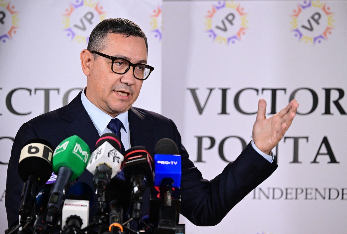 Fiica lui Victor Ponta, scoasă dintr-un avion de repatriere din Dubai? Acuzații de intervenție politică în evacuarea românilor Tensiunile din Orientul Mijlociu au generat o operațiune de repatriere a cetățenilor români, dar o dispută politică a apărut în jurul evacuării fiicei fostului premier Victor Ponta