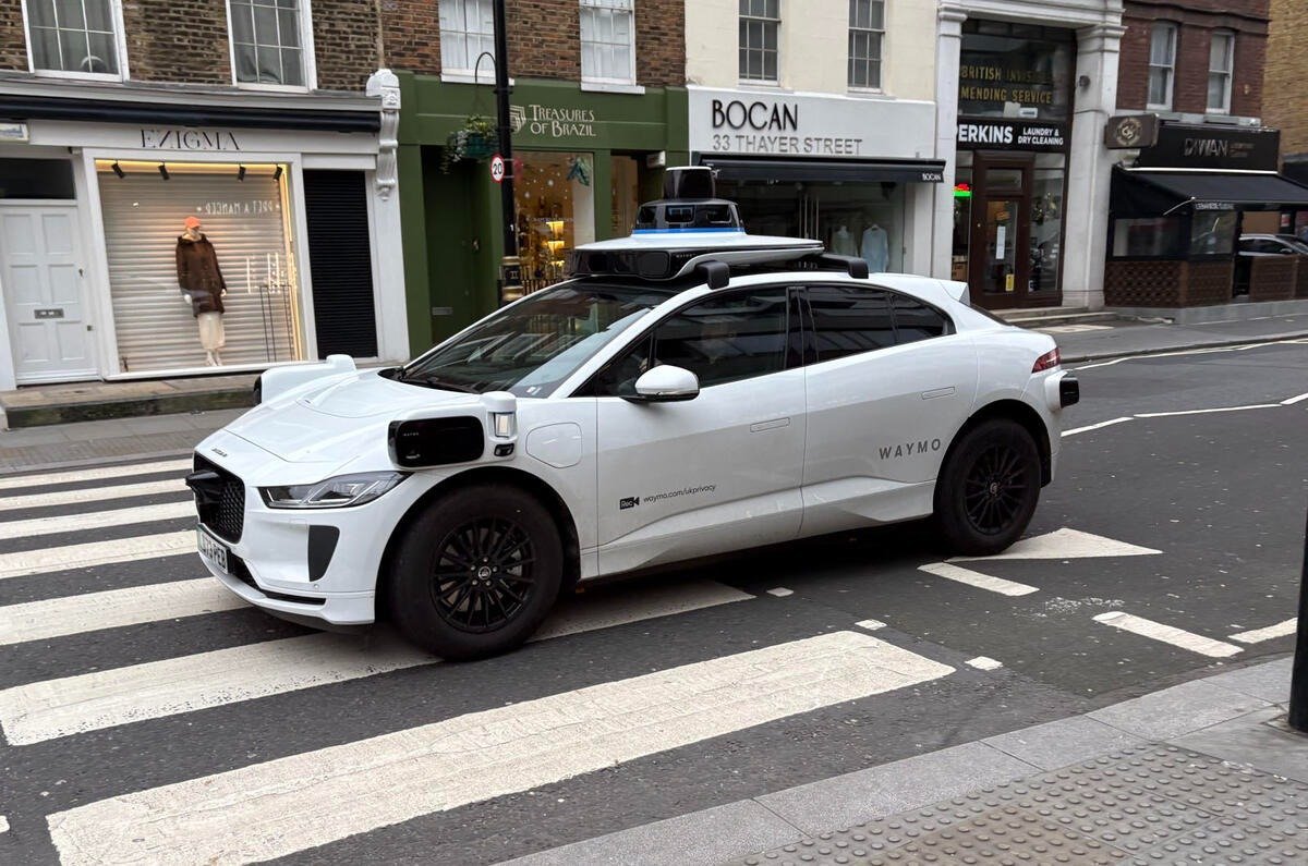 Taxiurile autonome, o povară pentru bugetele publice? Flotele de taxiuri autonome, cu promisiunea unui transport eficient și sigur, încep să ridice semne de întrebare în ceea ce privește costurile ascunse pe care le generează