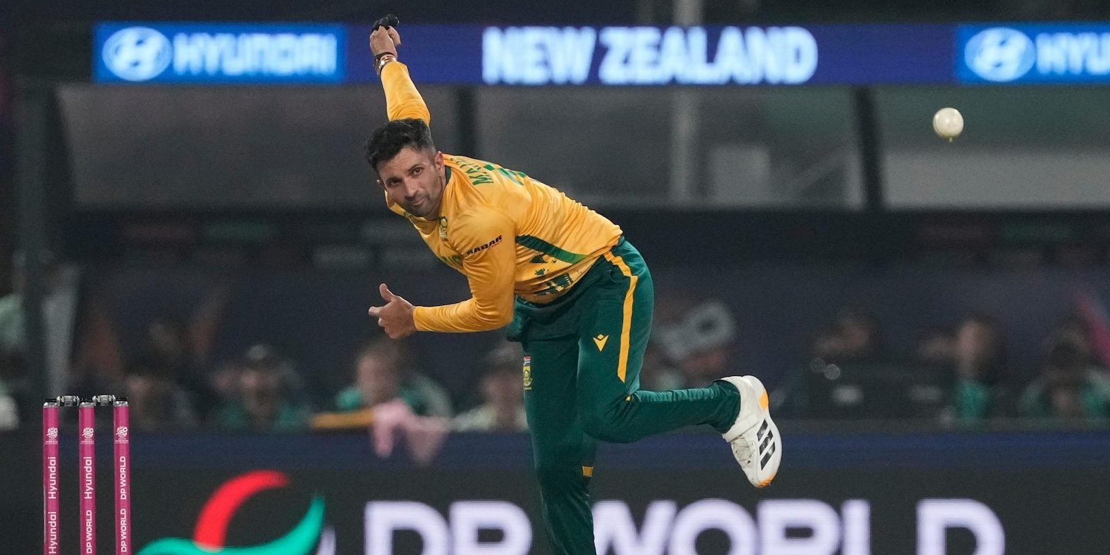 Wellington: Africa de Sud alege să joace defensiv în al patrulea meci T20 împotriva Noii Zeelande Wellington, Noua Zeelandă – Căpitanul Africii de Sud, Keshav Maharaj, a câștigat tragerea la sorți de duminică și a decis să trimită la baltă în cel de-al patrulea meci Twenty20 împotriva Noii Zeelande