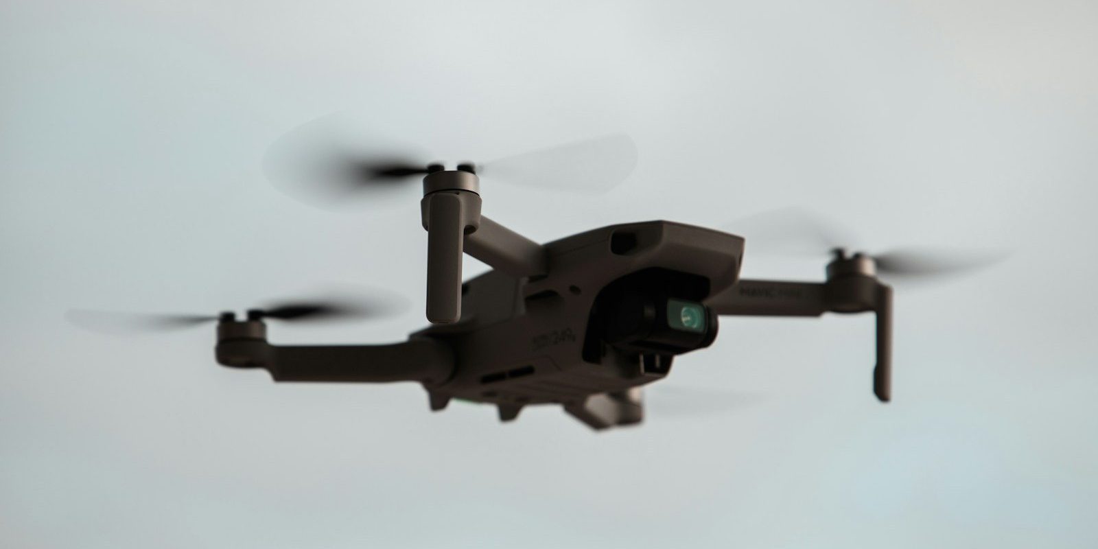 Drone ucrainene și ruse încalcă spațiul aerian finlandez, tensiunile cresc Finlanda a raportat duminică incidente în care drone, inclusiv una identificată ca fiind ucraineană, au pătruns în spațiul său aerian