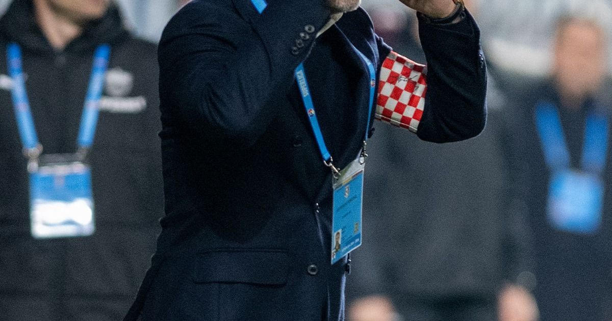 Dinamo se pregătește de duelul cu Craiova în play-off Dinamo București se pregătește de un meci crucial în play-off-ul Superligii, întâlnind Universitatea Craiova joi, de la ora 20:30, pe Arena Națională