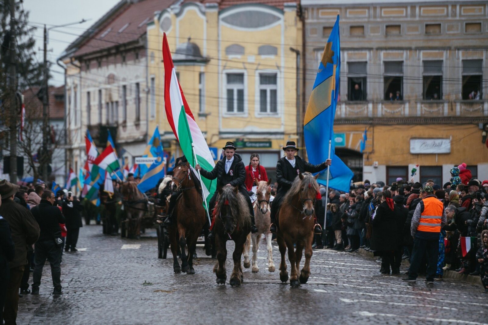 Președintele Ungariei, Sulyok Tamas, vine la Târgu Secuiesc pentru Ziua Maghiarilor de Pretutindeni Președintele Ungariei, Sulyok Tamas, va participa duminică la manifestările organizate în municipiul Târgu Secuiesc cu ocazia Zilei Maghiarilor de Pretutindeni și a comemorării Revoluției de la 1848-1849, potrivit unei informări oficiale a Consiliului Județean Covasna