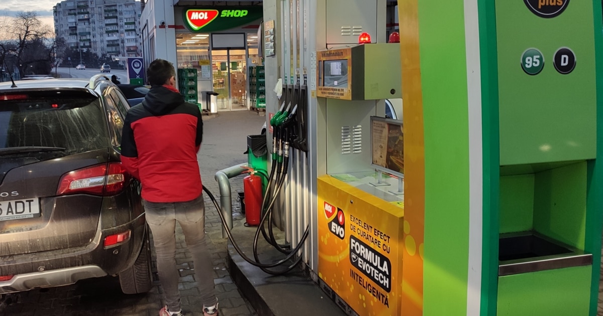 Guvernul PLAFONEAZĂ prețurile la carburanți: Măsura e valabilă până pe 30 iunie
