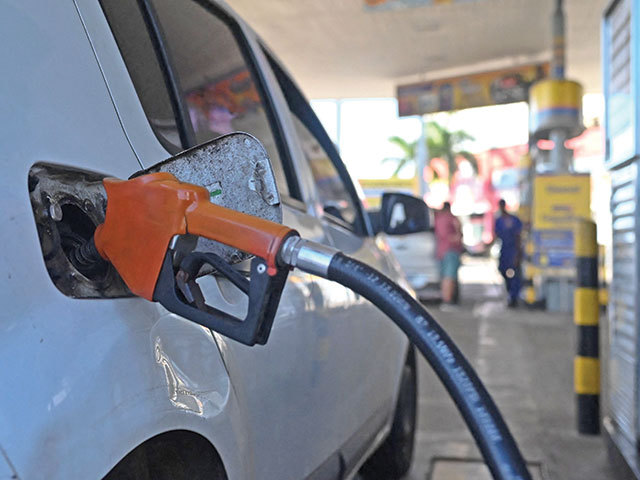 Benzina, sub 9 lei înainte de Paște! Motorina se apropie de 9,5 lei