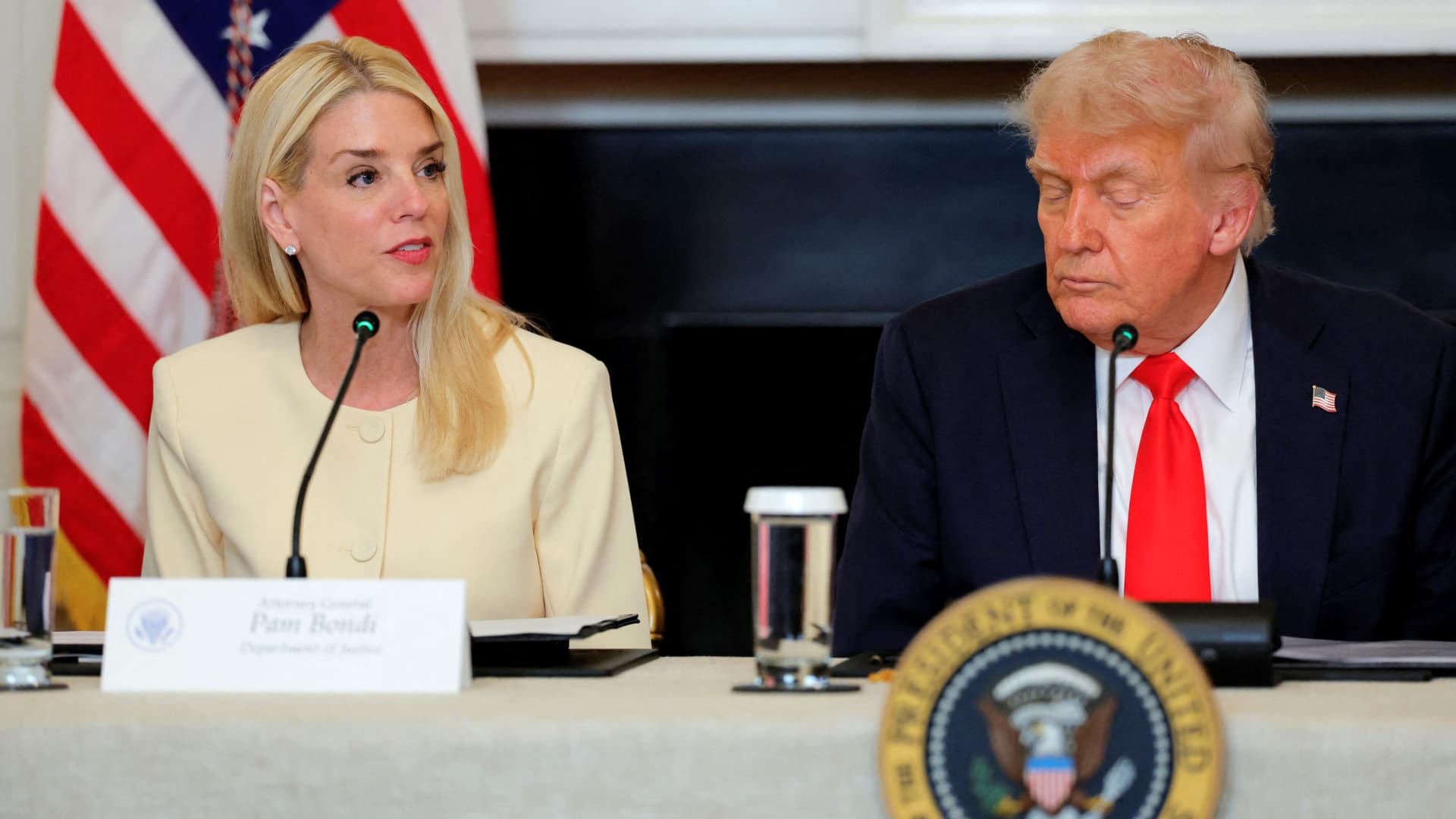 Trump o concediază pe Pam Bondi după scandalul dosarelor Epstein!