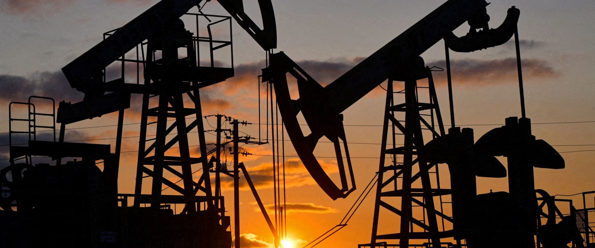 Petrolul, prăbușire istorică: Iranul deschide Strâmtoarea Hormuz