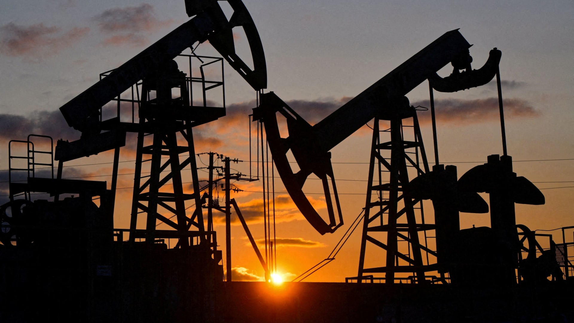 Petrolul, prăbușire istorică: Iranul deschide Strâmtoarea Hormuz