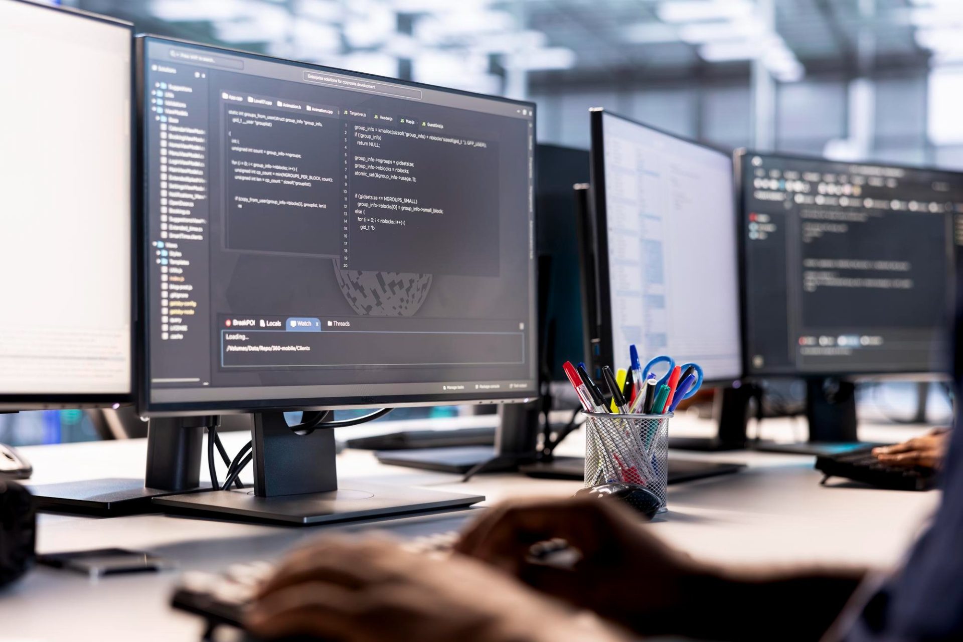 Industria tech, în plină revoluție: concedieri masive și investiții masive în inteligența artificială Companiile de tehnologie din întreaga lume se confruntă cu o perioadă de transformare majoră, caracterizată de reduceri de personal și investiții masive în inteligența artificială
