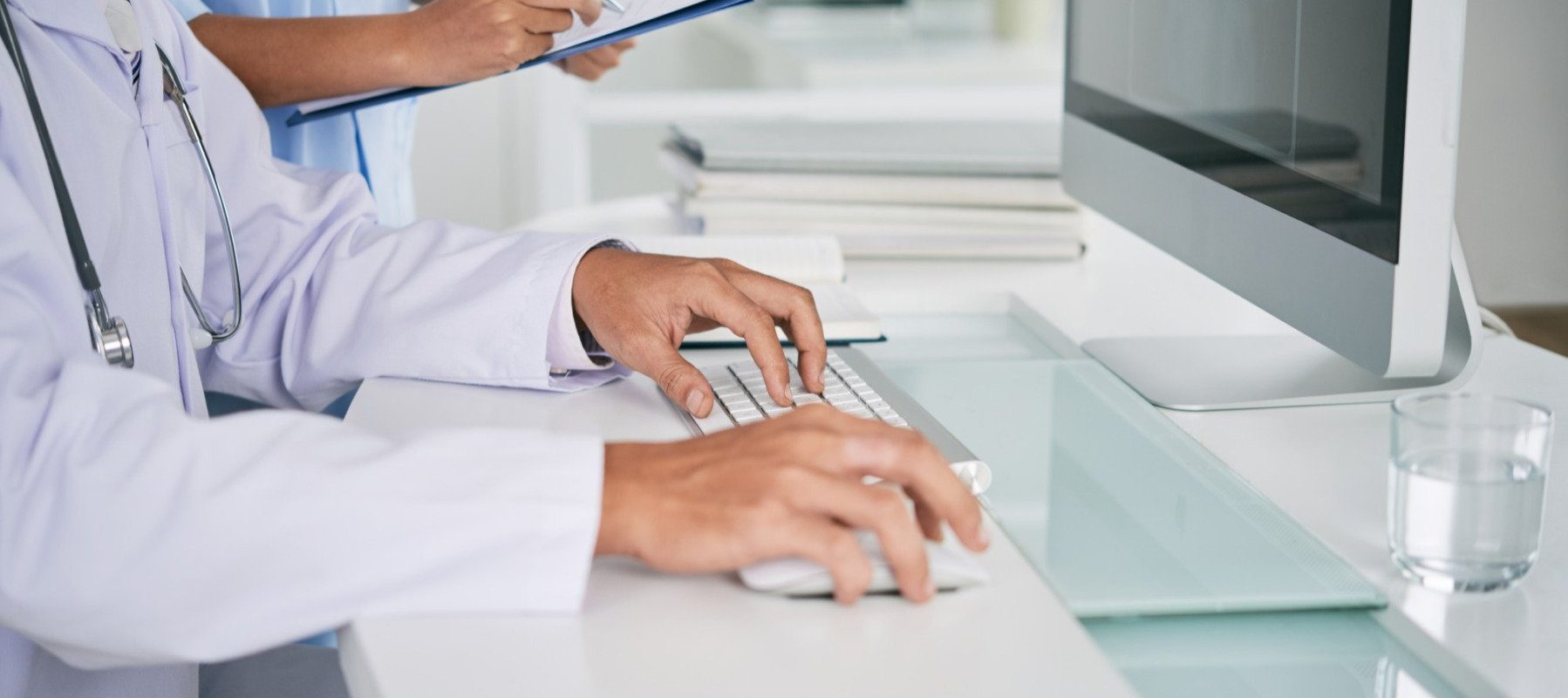 Medic neurochirurg, trimis în judecată pentru înșelăciune în Iași Un medic neurochirurg a fost trimis în judecată de procurorii Parchetului de pe lângă Judecătoria Iași, fiind acuzat de înșelăciune