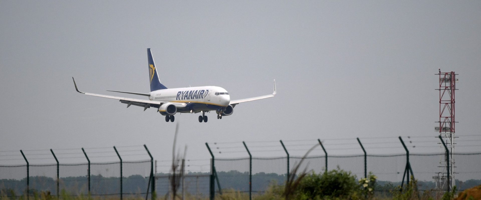 Europa: Zboruri low-cost fără bagaj gratuit? Companiile, pe baricade