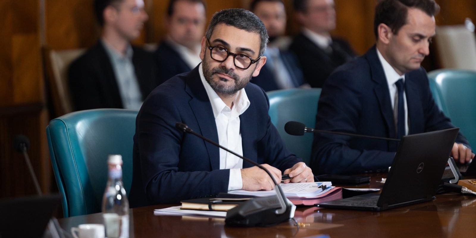 Băieți deștepți la pază: Bolojan și Manole, robinet închis cu bani publici