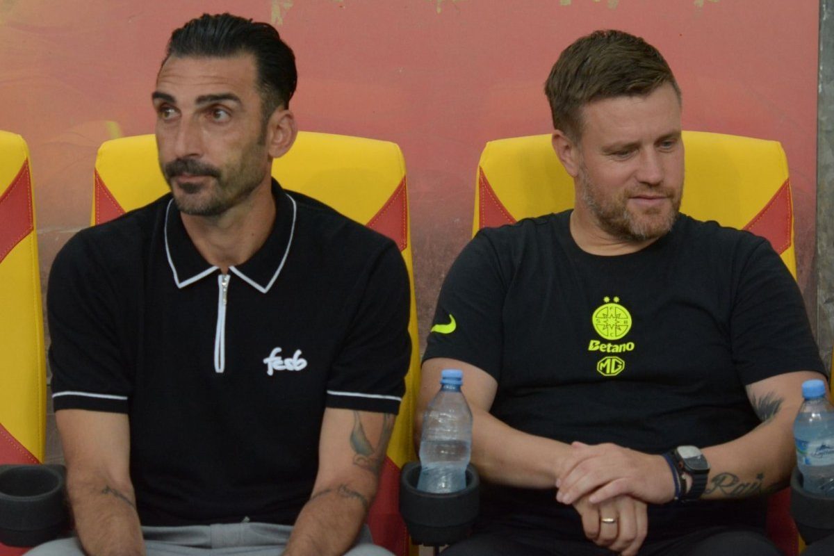 Fostul antrenor al FCSB, NICOLAOS CHARALAMBOUS, a fost surprins duminică la un meci de fotbal în Cipru, alimentând speculațiile privind o posibilă revenire în antrenorat