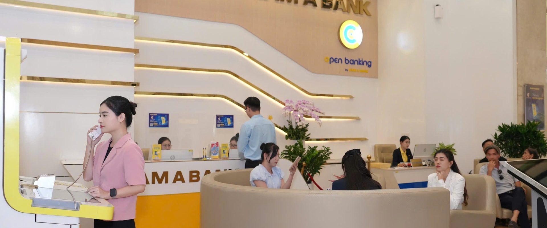 Banca Nam A scăzut dobânzile cu 3%: Românii, mai aproape de credite