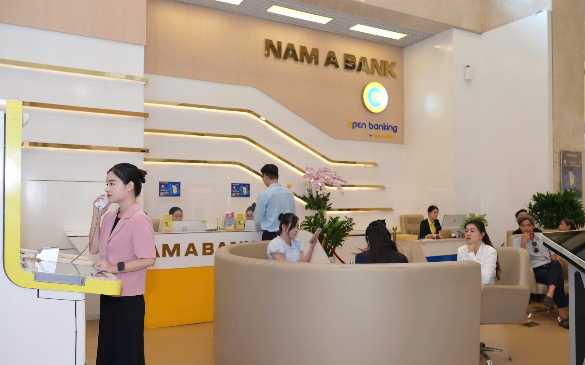 Banca Nam A scăzut dobânzile cu 3%: Românii, mai aproape de credite