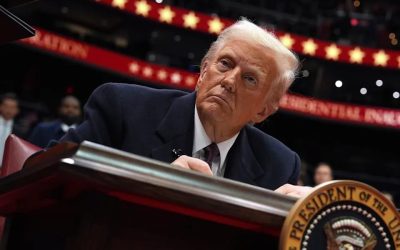 Trump blochează Strâmtoarea Ormuz: Navele „care plătesc Iranului”, interzise