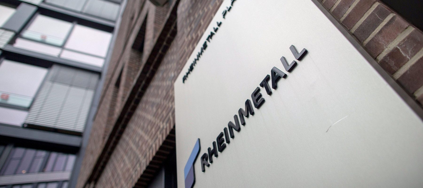RHEINMETALL: Prețuri pentru blindate, competitive. Investiții în toată România, de la Satu Mare la Mangalia