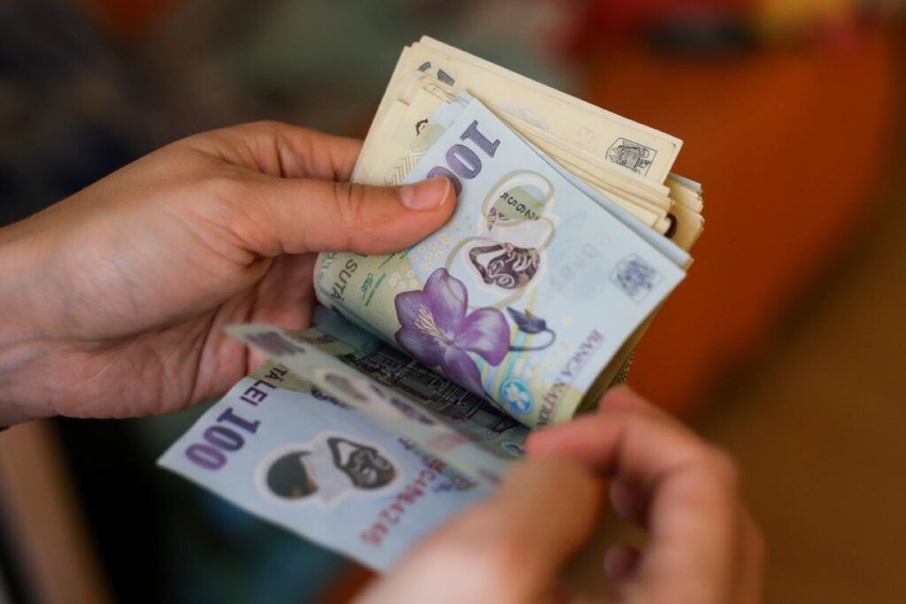 Stimulent de inserție 2026: Românii care beneficiază și banii primiți