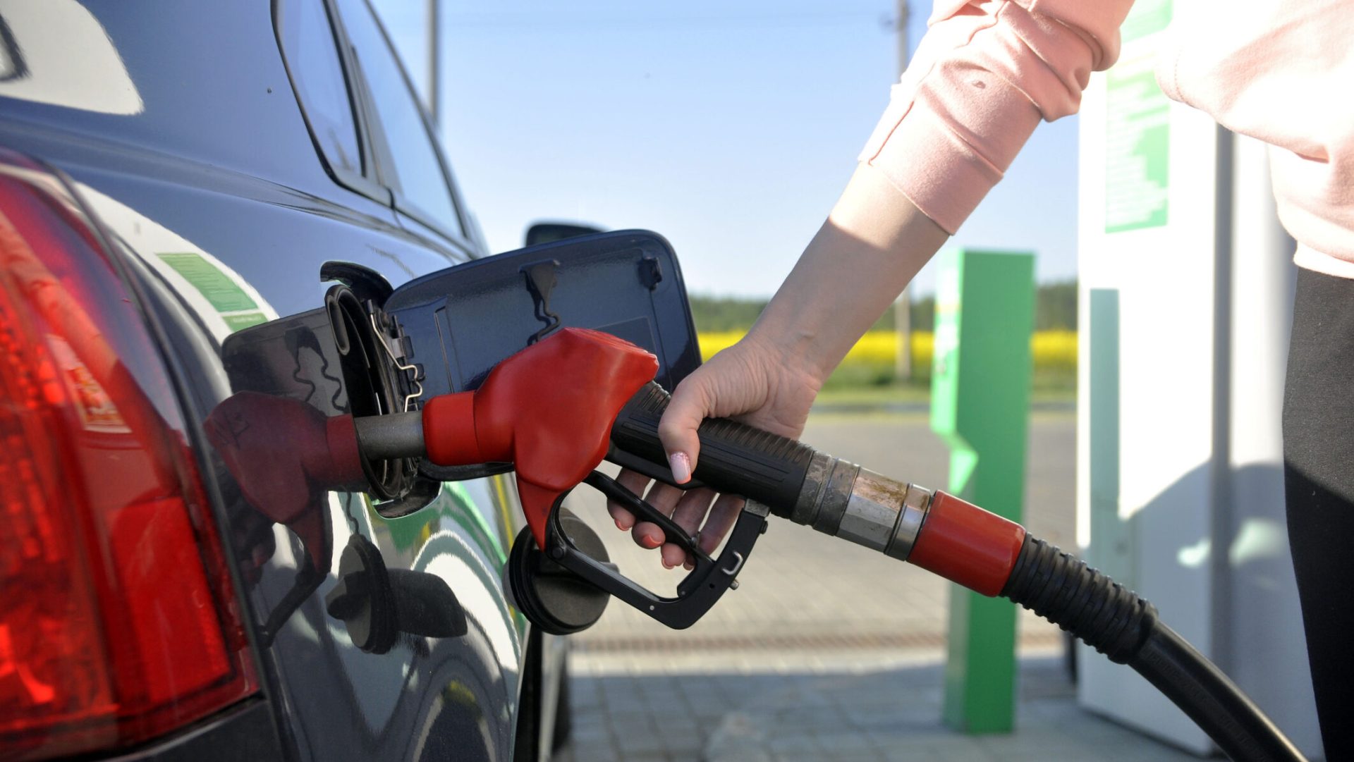 Benzina și motorina tot mai ieftine: Unde găsești cele mai mici prețuri pe 22 Aprilie