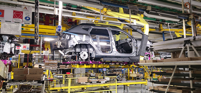 Producția auto din România, în scădere, dar țara rămâne pe locul șase în UE Producția de autoturisme în România a înregistrat o scădere anul trecut, ajungând la 452.255 de unități produse de Dacia și Ford Otosan, potrivit datelor analizate de Profit.ro