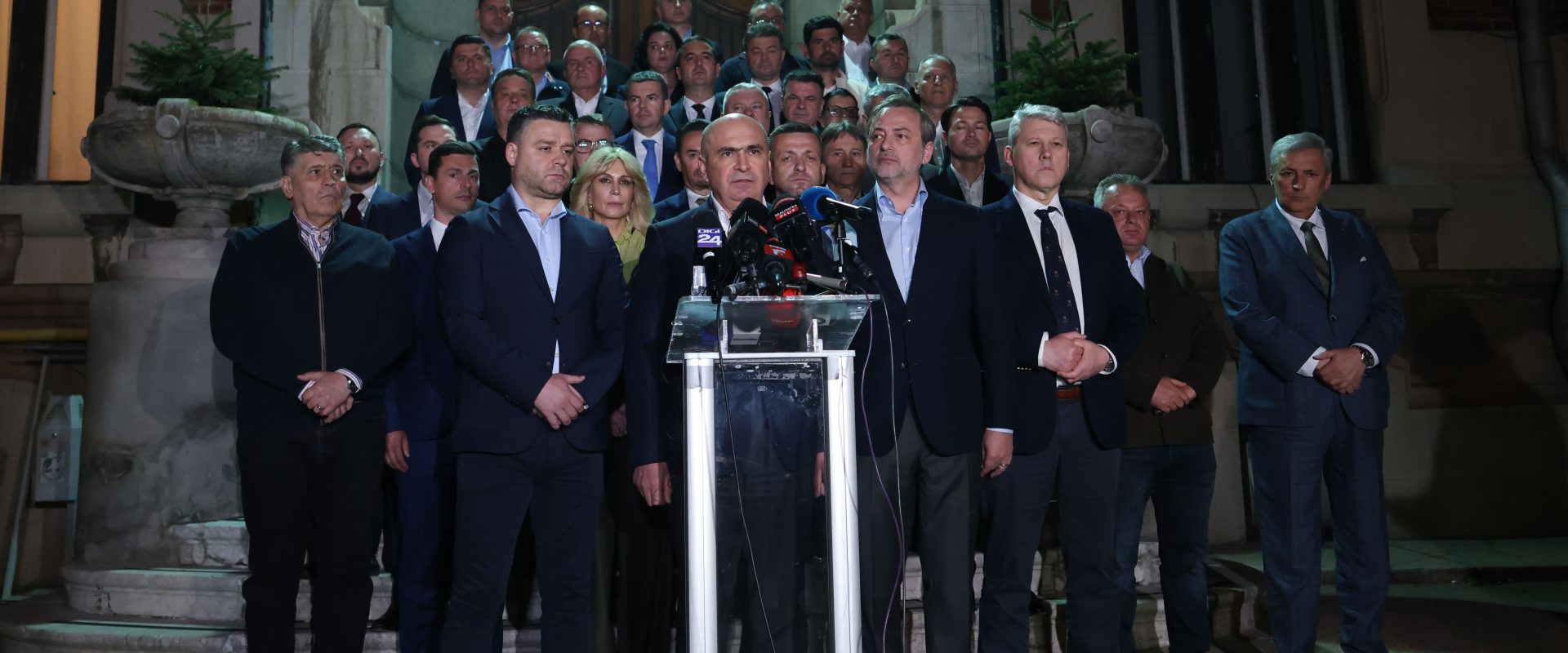 Bolojan, pe muchie de cuțit: PSD retrage sprijinul. Ce urmează în România