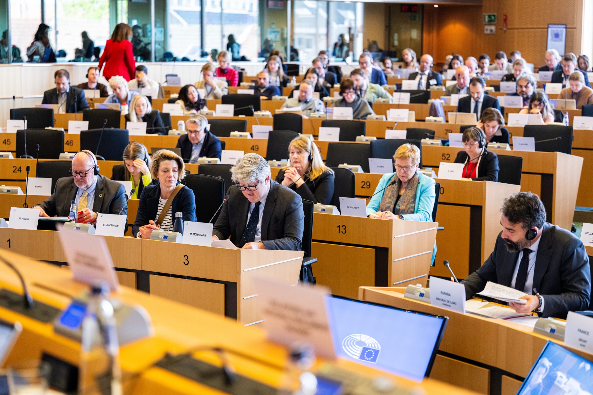 Parlamentarii europeni pun democrația sub lupă, în era AI