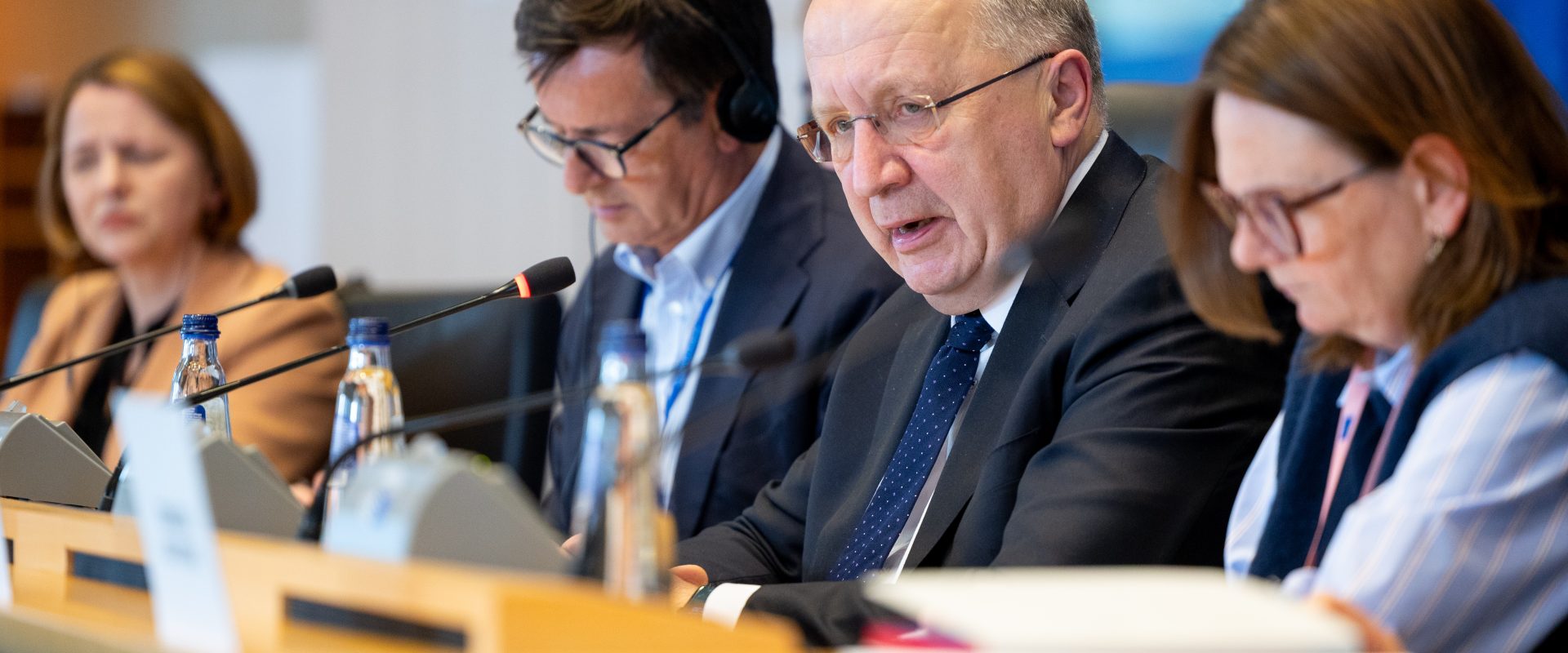 Comisarul pentru Apărare din UE cere: Rapidizarea industriei, pentru a depăși Rusia