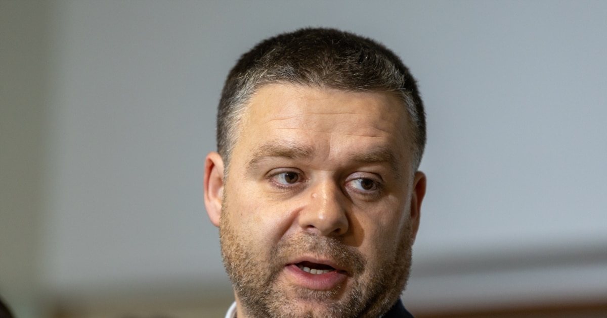 Sute de plecări în țară: Instituții comasate, haos în așteptare