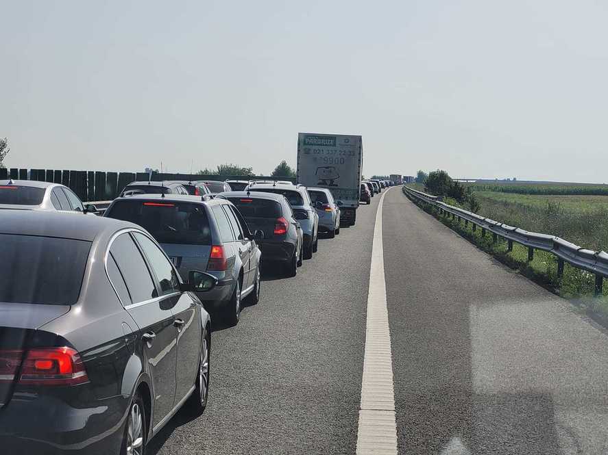 Blocaje majore pe autostrăzi: A1, A2, A3, A7 și drumurile naționale sunt paralizate