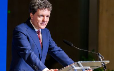 Lipsa educației financiare, dezastru în economia României: Politicianul, la butoane