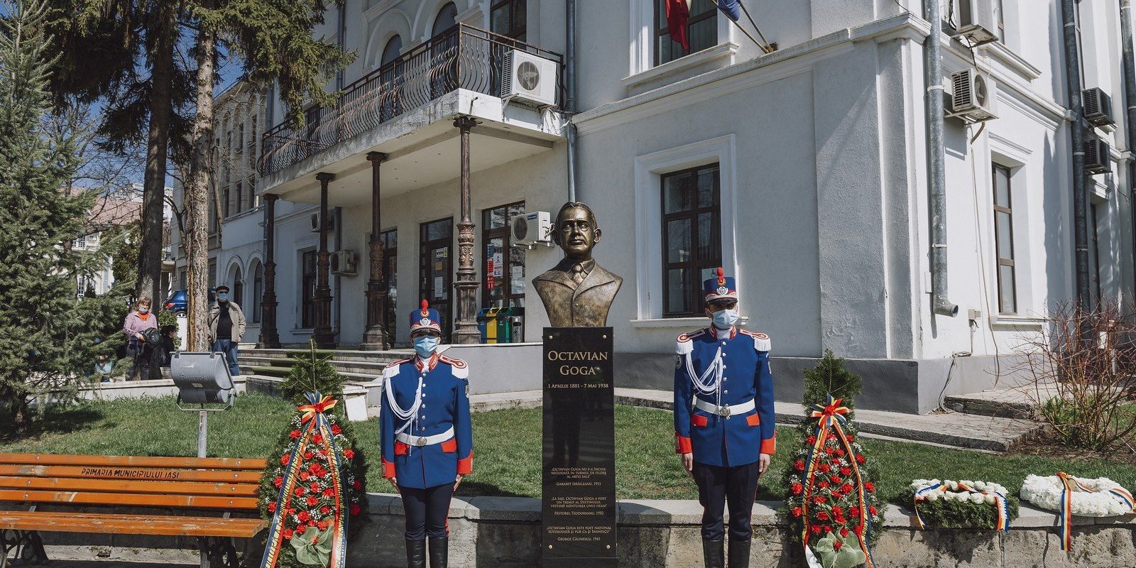 Bustul lui Goga din Copou, dispărut: Poetul, acuzat de atitudine fascistă