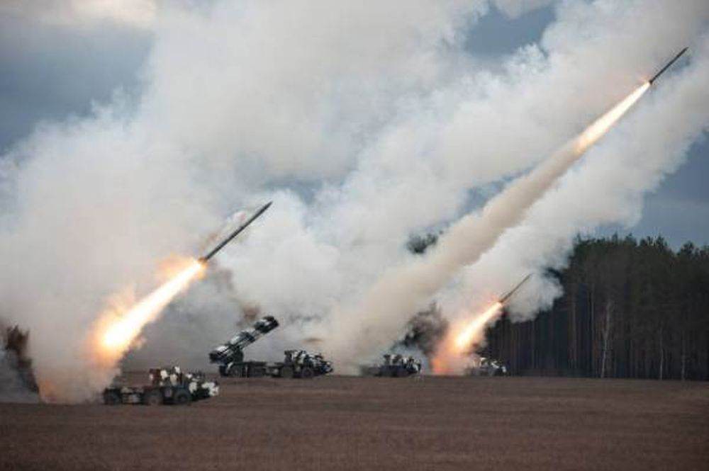 ISRAELUL, GATA SĂ ATACE INSTALAȚIILE ENERGETICE IRANIENE, AȘTEAPTĂ UNDA VERDE DE LA SUA Un înalt oficial israelian din domeniul apărării a declarat sâmbătă că armata israeliană se pregătește să atace instalații energetice iraniene