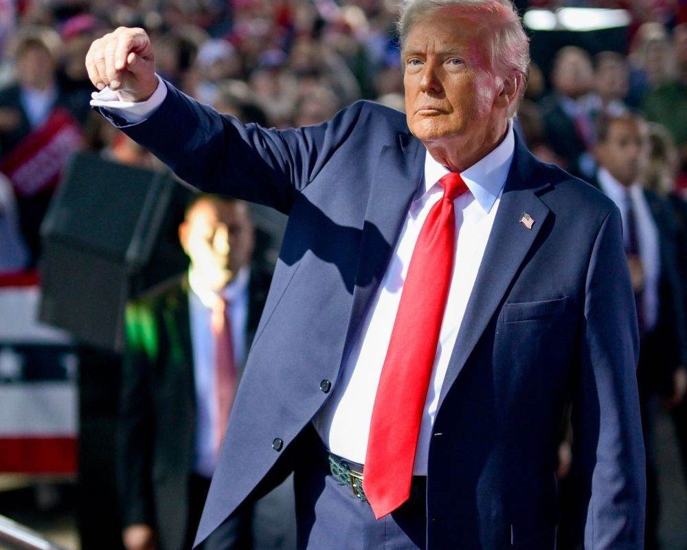 Trump amenință cu blocadă navală în Strâmtoarea Ormuz: Tensiuni majore