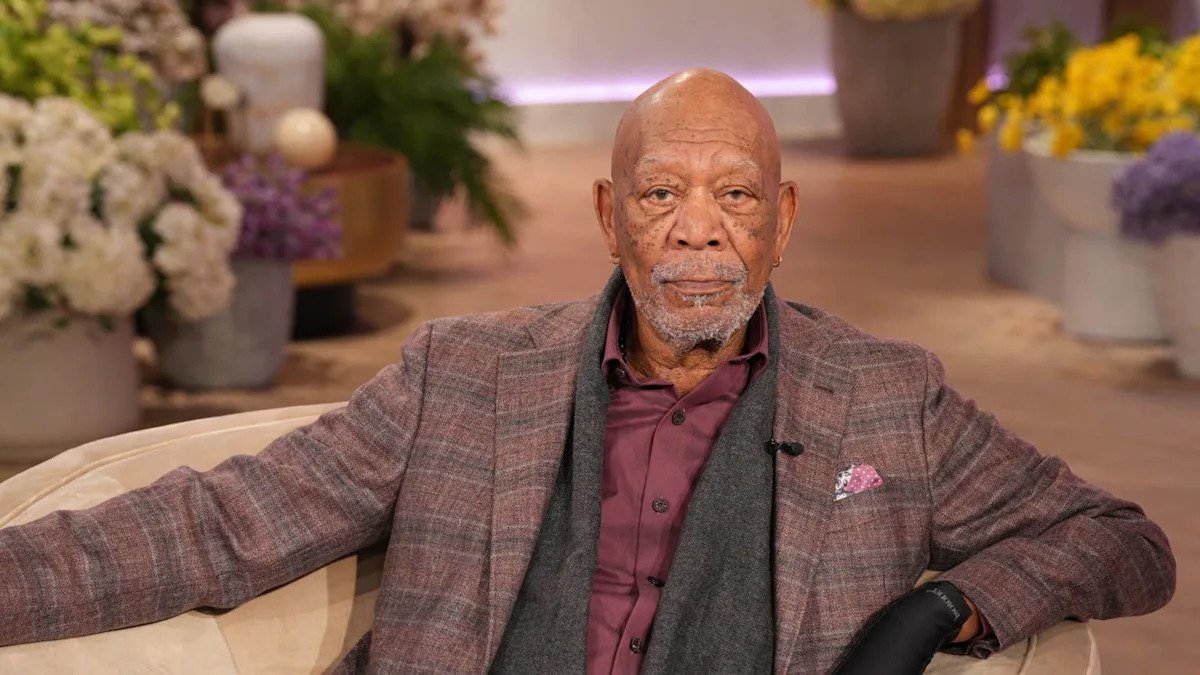 MORGAN FREEMAN, la 88 de ani, regele eleganței pe covorul roșu