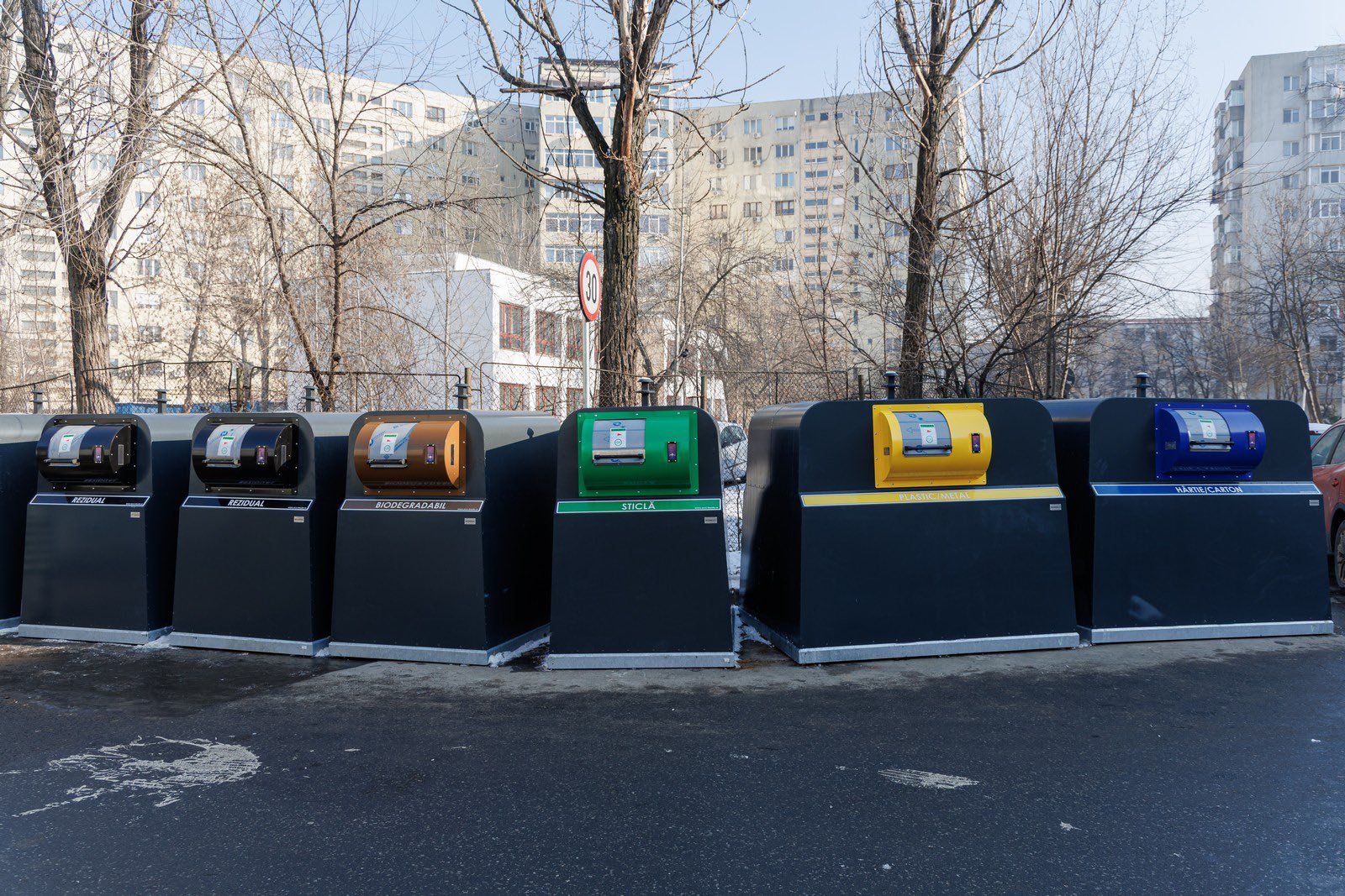 Reciclarea în Balcani: Unde se situează România și vecinii săi în lupta pentru un mediu mai curat România se zbate în continuare la coada clasamentului european în ceea ce privește reciclarea deșeurilor, în timp ce unele țări din regiunea Balcanilor, cum ar fi Slovenia, excelează în acest domeniu