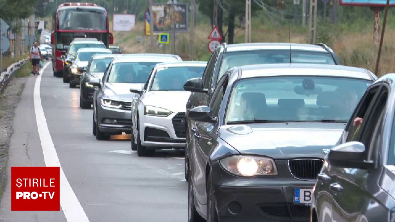 Blocaj total pe Valea Prahovei: DN1 spre Ploiești, cozi pe DN7