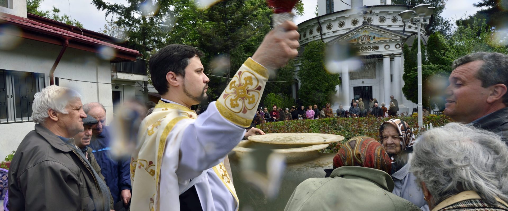 Însemnătatea Izvorului Tămăduirii: Tradiții și semnificații pentru creștini
