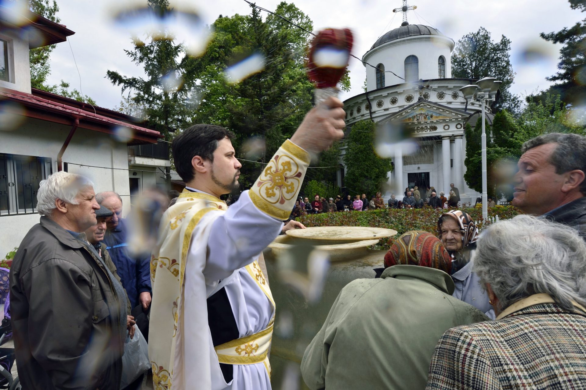 Însemnătatea Izvorului Tămăduirii: Tradiții și semnificații pentru creștini