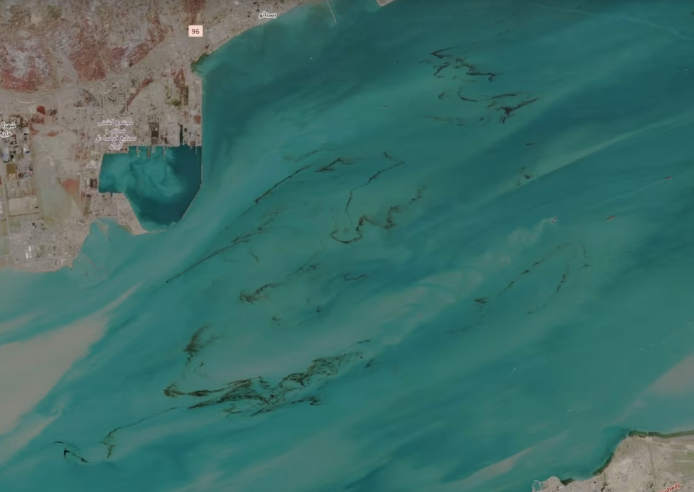 Deversări de petrol în Golful Persic, vizibile din spațiu, după atacuri