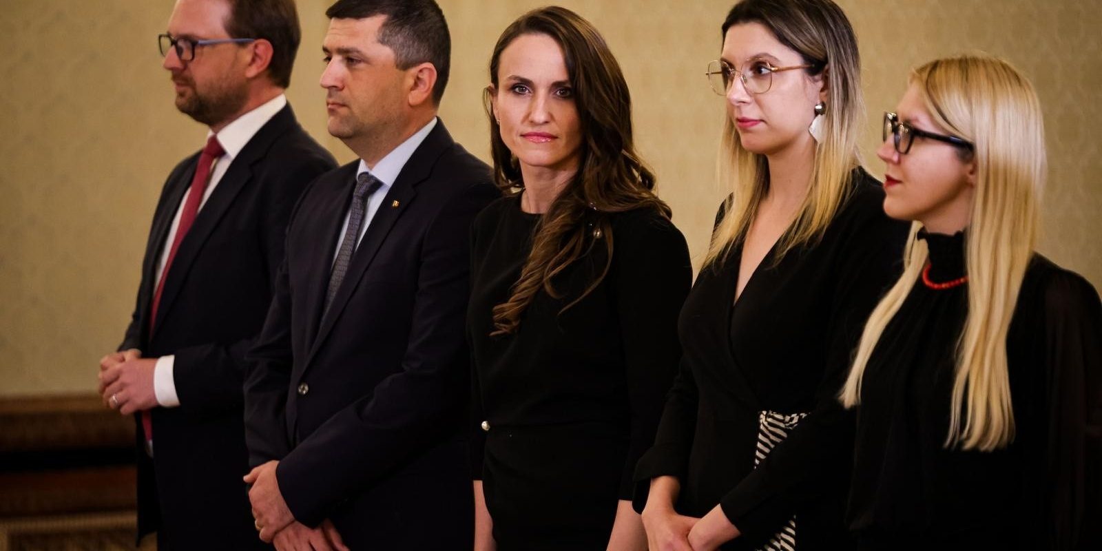 Nu cedăm! Lupta pentru putere fără responsabilitate continuă