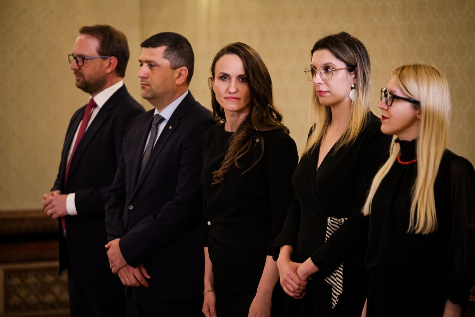 Nu cedăm! Lupta pentru putere fără responsabilitate continuă