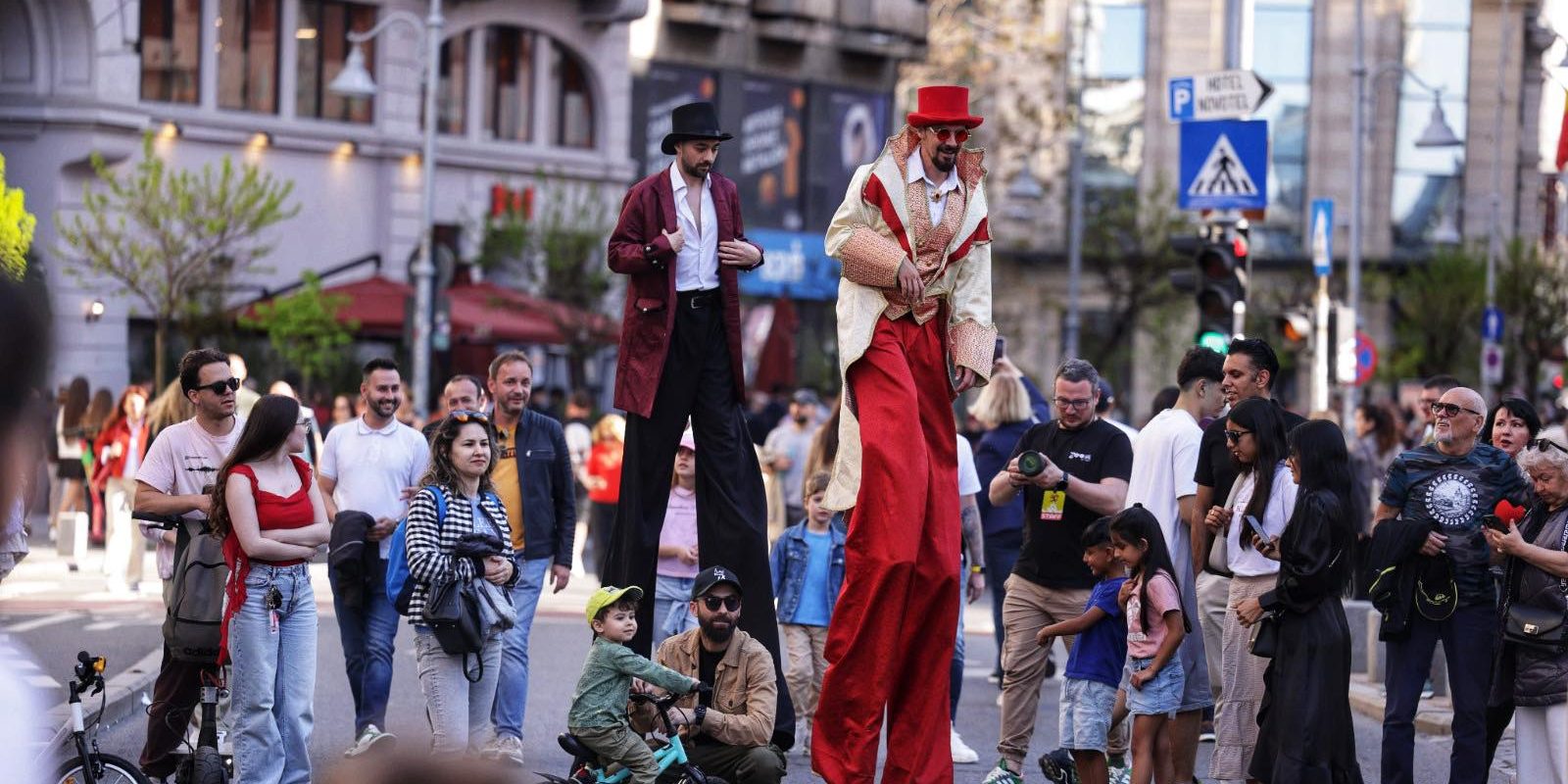 Zeci de mii de oameni, la startul „Străzi Deschise” în centrul Bucureștiului