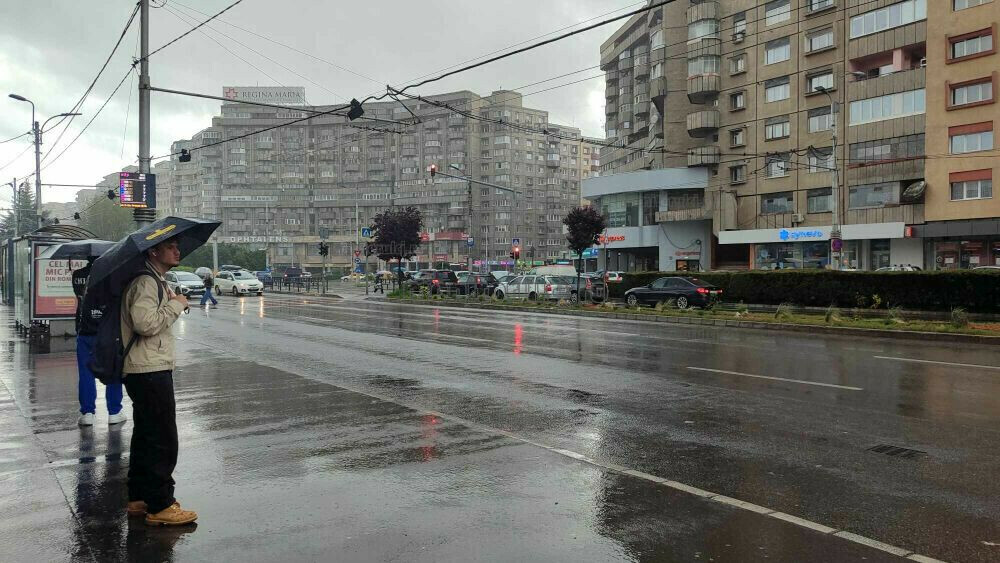 Vremea face urât la Cluj: Ploaie dimineața și temperaturi de toamnă