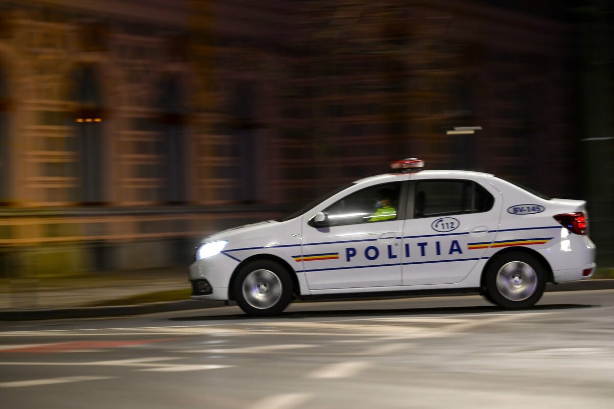 Doi tineri au murit de Paște în Ilfov, după ce mașina s-a izbit de un copac