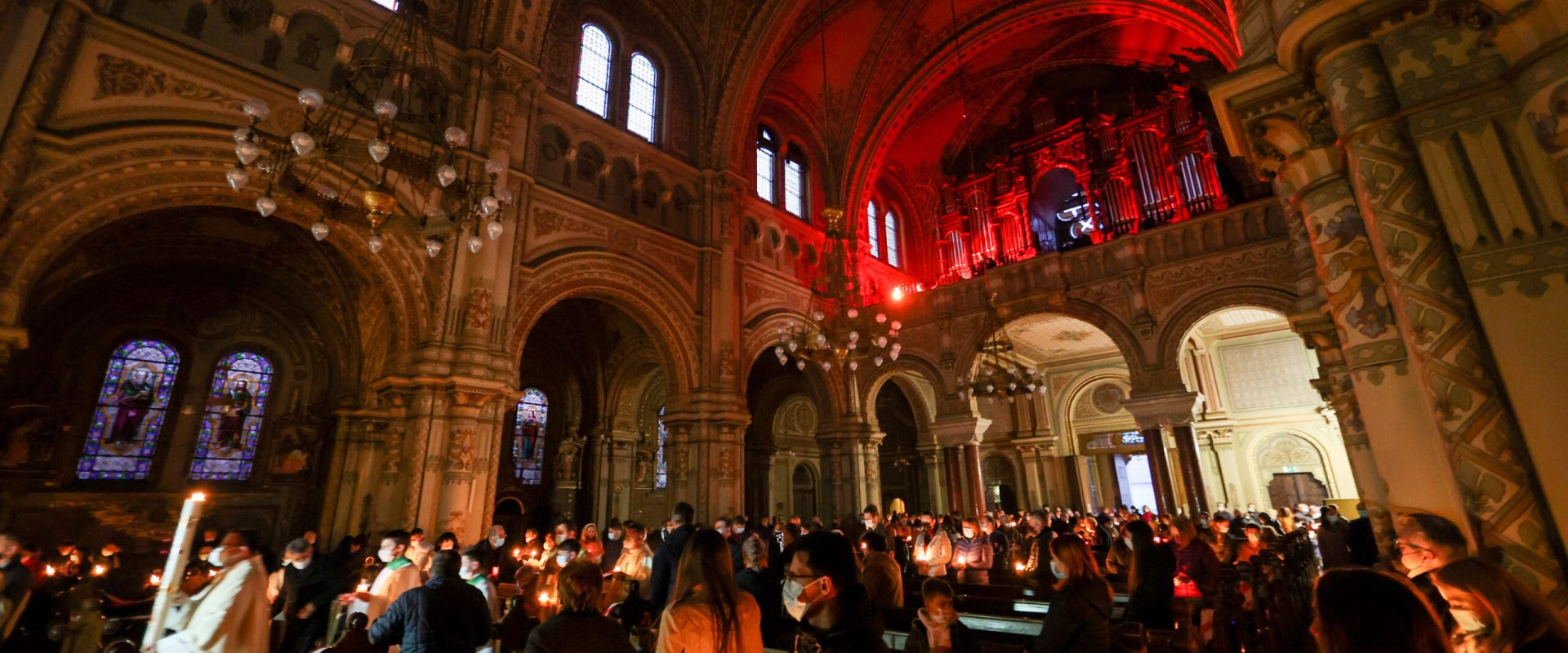 Calendarul: O Istorie a Datelor și Divergențelor Religioase Acum mai bine de patru secole, calendarul Gregorian a fost introdus de Papa GRIGORE al XIII-lea, marcând o schimbare semnificativă în modul în care lumea măsoară timpul