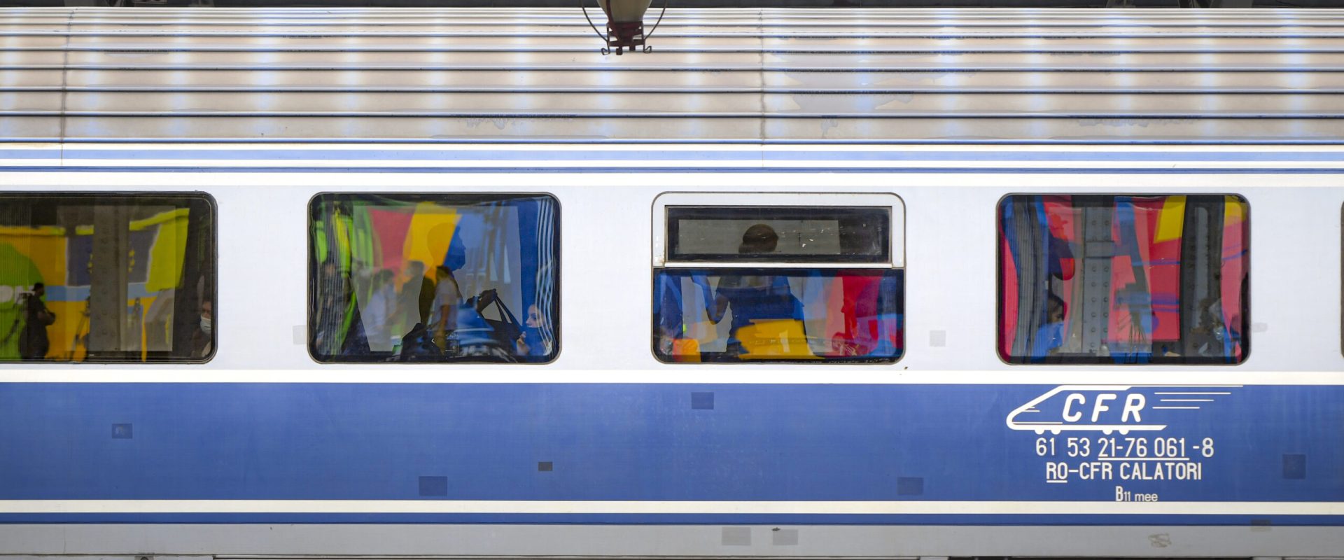 Copac pe șine: Trenurile blocate pe ruta Brașov – Sighișoara