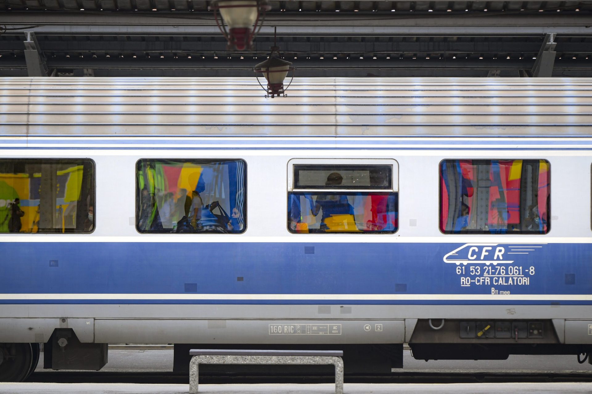 Traficul feroviar este oprit între Augustin și Racoș, județul Brașov, din cauza căderii unui copac pe șine, a anunțat CFR Călători